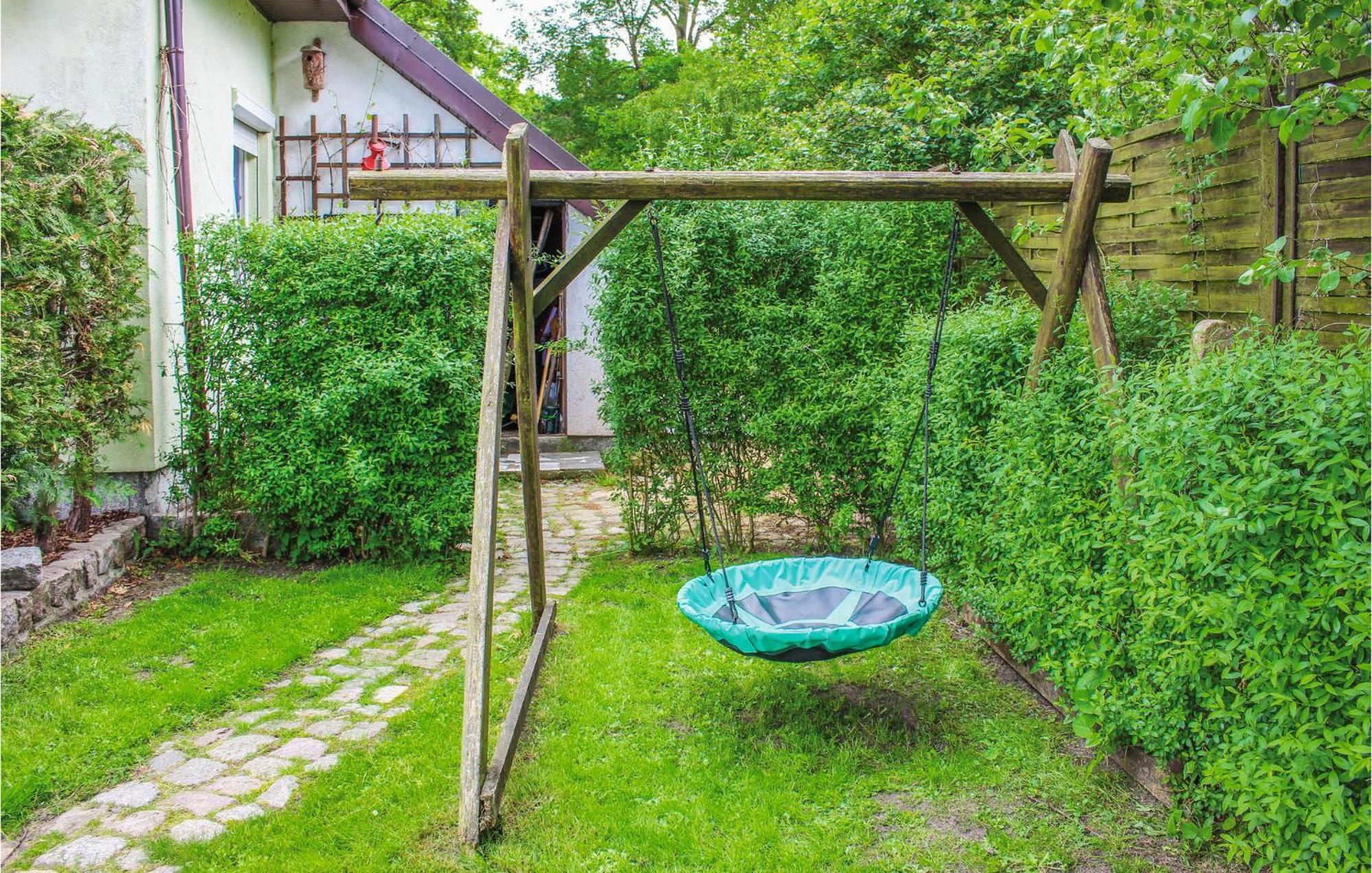 Gorgeous Home In Nowe Warpno With House Sea View Екстериор снимка